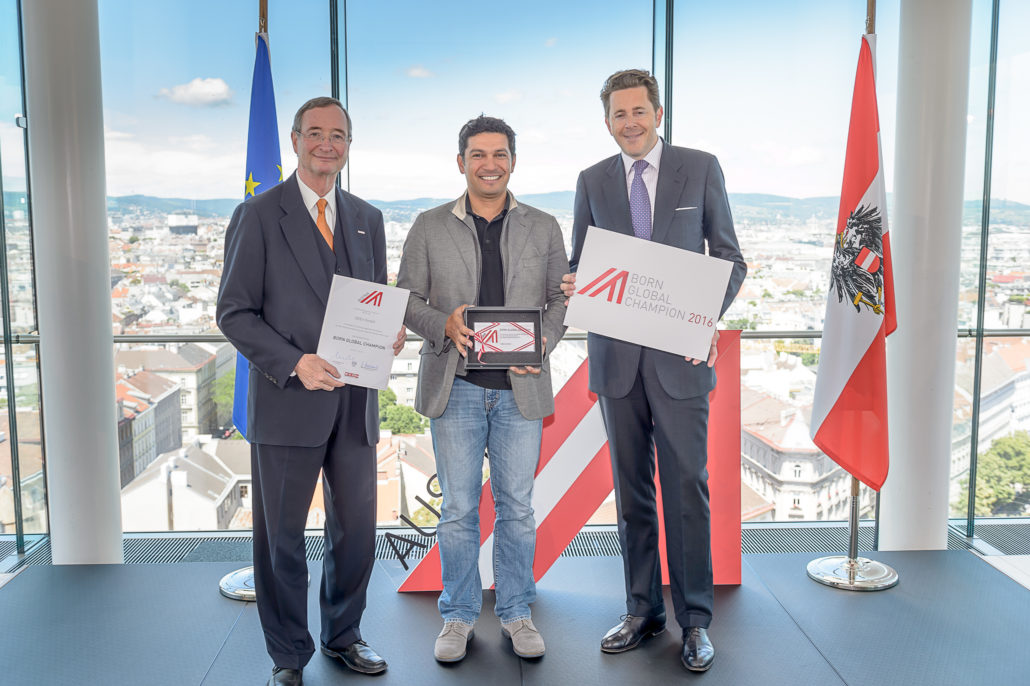 iSEEit has been awarded as Born Global Champion by the Austrian Chamber of Commerce. From left to right: Christoph Leitl, Rizan Flenner, Harald Mahrer